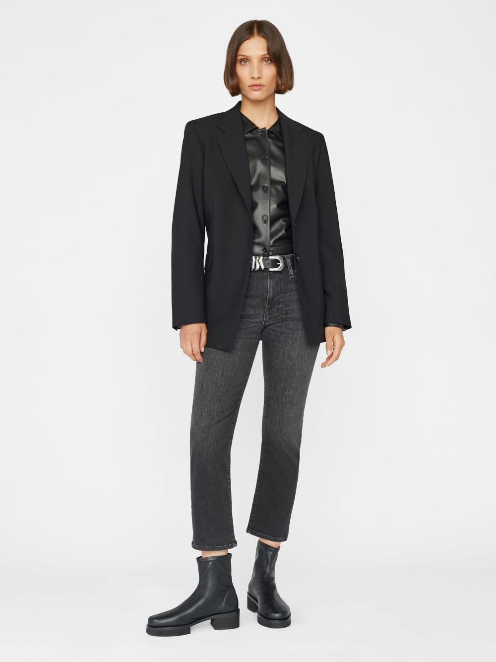 jeans full body look alt:hover